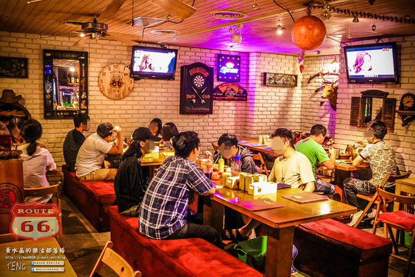 Route66美式餐廳 | 台北東區/北捷忠孝敦化站 《台北東區酒吧美式餐廳推薦；進口啤酒2小時無限續、乎搭啦；喝酒不開車，安全有保障。》