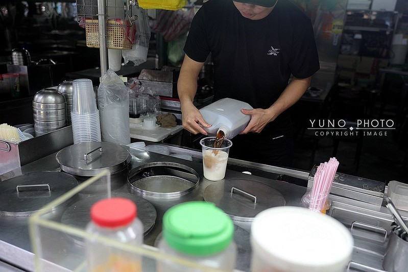 南機場夜市阿吉豆漿紅茶1000cc只要25元高CP值08