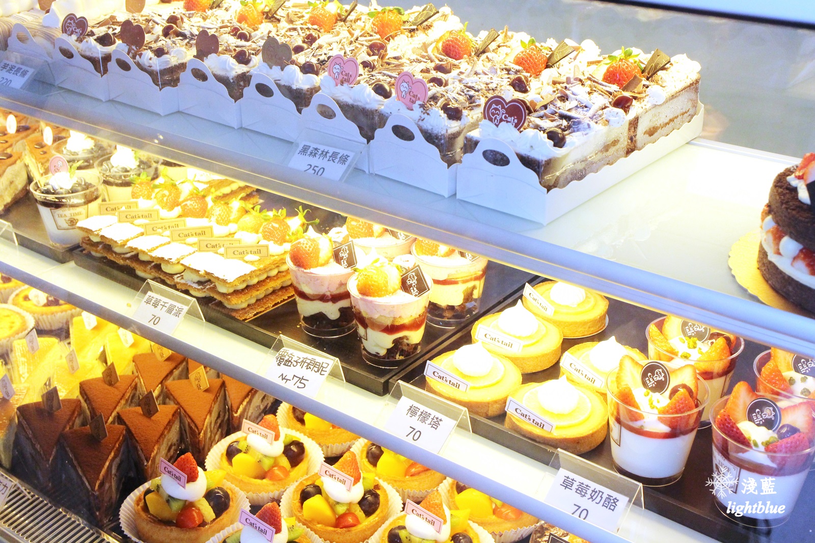 嘉義美食：淺藍 × 貓尾巴Cats tail～隨時都大排長龍的泡芙