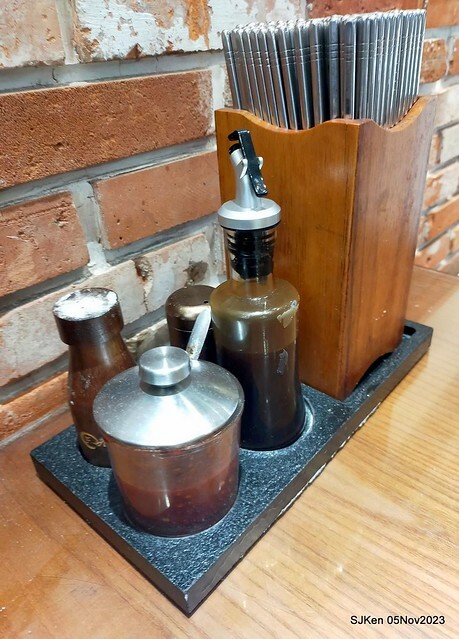 「三元號魚翅肉羹與魯肉飯」(Sun-Yuan