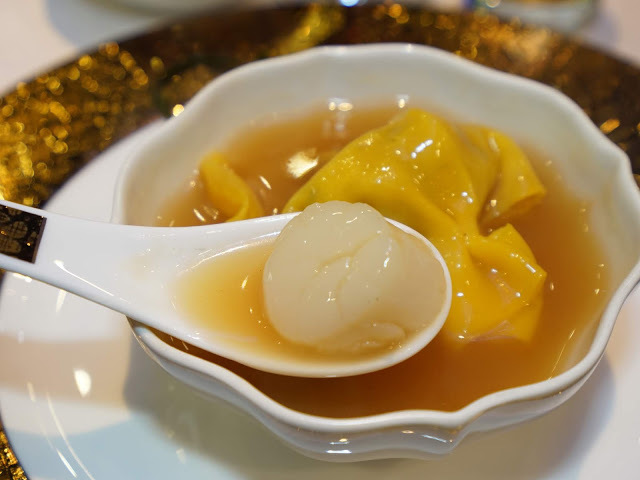 桃園婚宴場地推薦。桃園川門子時尚美食婚宴會館。婚宴試菜、澎派華麗的喜宴菜色、莊園古堡戶外證婚區搶先看!