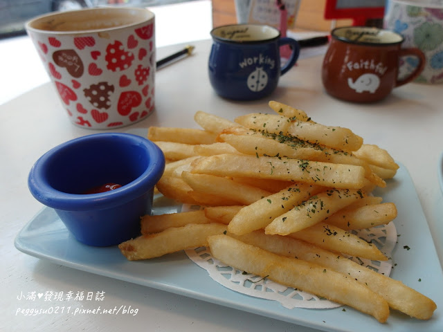 (新竹美食) 微幸福MiNi Love Cafe ❤ 從午餐吃到下午茶浪漫鄉村風與沙發椅賴在這就不想離開