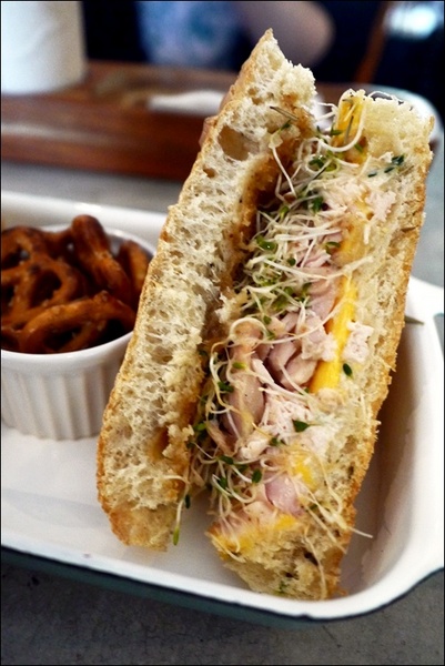 Dear dear 小路咖啡：古亭*菜市仔的文青秘密基地【小路咖啡】 迷路的你 很適合去