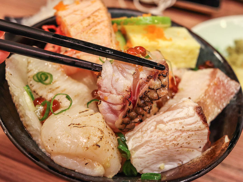 松江南京永遠排隊的平價丼飯/日本料理-小六食堂-(丼飯菜單) - Lexies Blog,寫食派