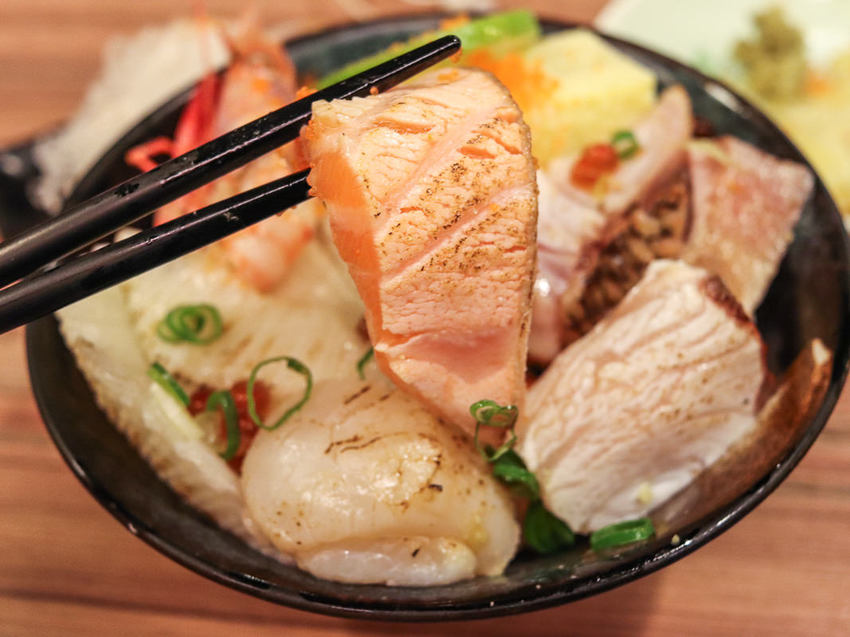 松江南京永遠排隊的平價丼飯/日本料理-小六食堂-(丼飯菜單) - Lexies Blog,寫食派