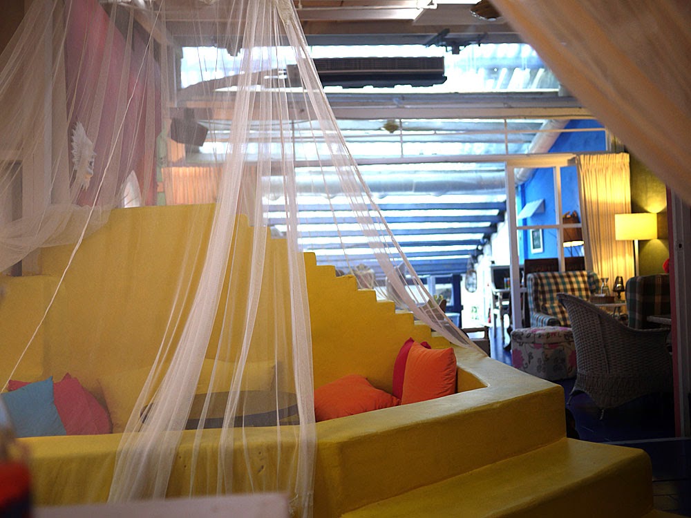 台北約會餐廳│士林捷運站伊莎貝拉風情館，我在床上用餐環境篇約訪