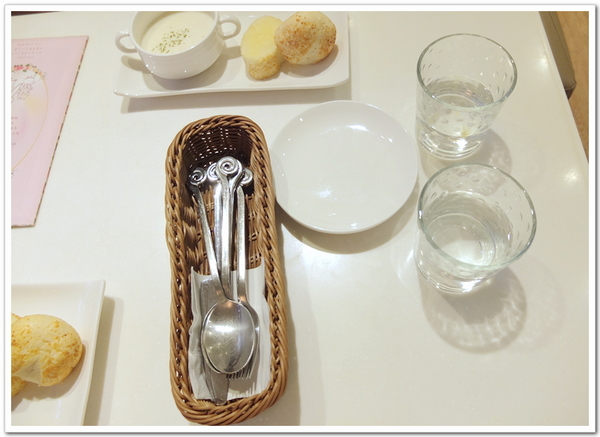 Oyami cafe：【Oyami cafe】 Mafia酸甜初體驗ღ超有料的海鮮燉飯ღ盆栽咖啡超好喝ღ