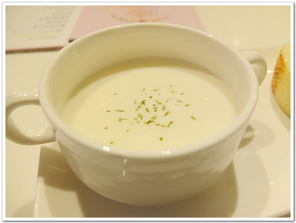 Oyami cafe：【Oyami cafe】 Mafia酸甜初體驗ღ超有料的海鮮燉飯ღ盆栽咖啡超好喝ღ