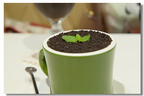 Oyami cafe：【Oyami cafe】 Mafia酸甜初體驗ღ超有料的海鮮燉飯ღ盆栽咖啡超好喝ღ