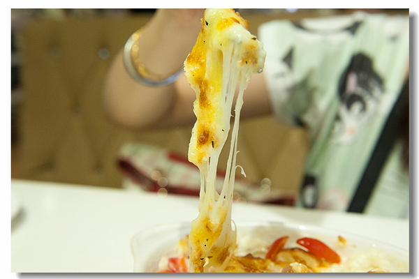 Oyami cafe：【Oyami cafe】 Mafia酸甜初體驗ღ超有料的海鮮燉飯ღ盆栽咖啡超好喝ღ