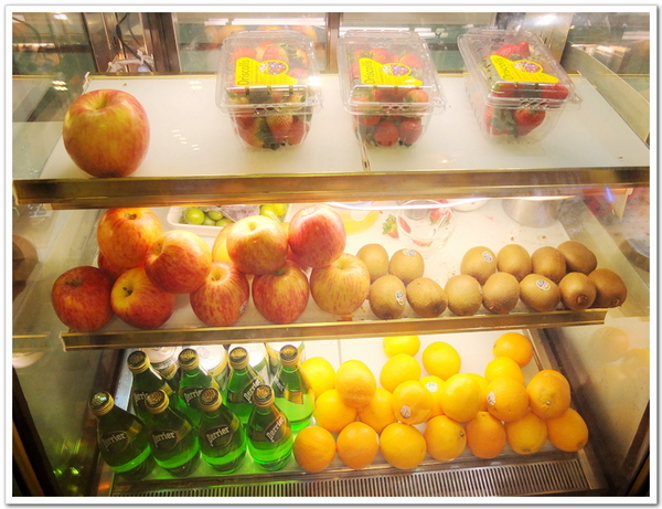 Oyami cafe：【Oyami cafe】 Mafia酸甜初體驗ღ超有料的海鮮燉飯ღ盆栽咖啡超好喝ღ