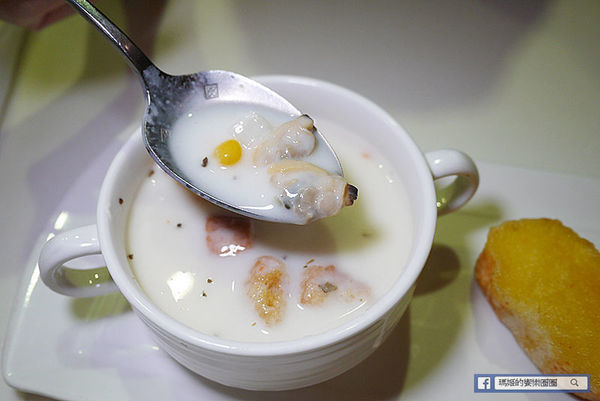 西門町咖啡館【Oyami Caf'e】獨立包廂用餐防疫安心餐廳/童話鄉村風咖啡館/西門町美食 西門町咖啡館【Oyami Caf'e】獨立包廂用餐防疫安心餐廳/童話鄉村風咖啡館/西門町美食