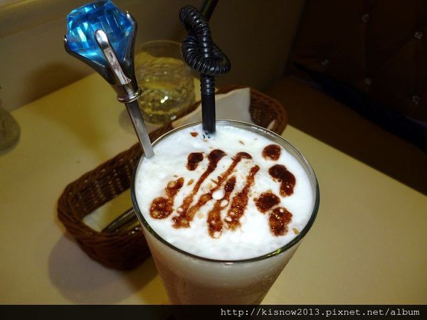 Oyami cafe：夢幻童話的空間,提供美味鬆餅和義大利麵-台北下午茶西門町餐廳Oyami Cafe体驗心得