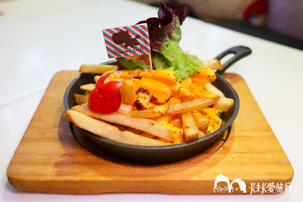 Oyami cafe：台北西門町下午茶-Oyami cafe｜龍蝦義大利麵霸氣登場夢幻甜點下午茶披薩