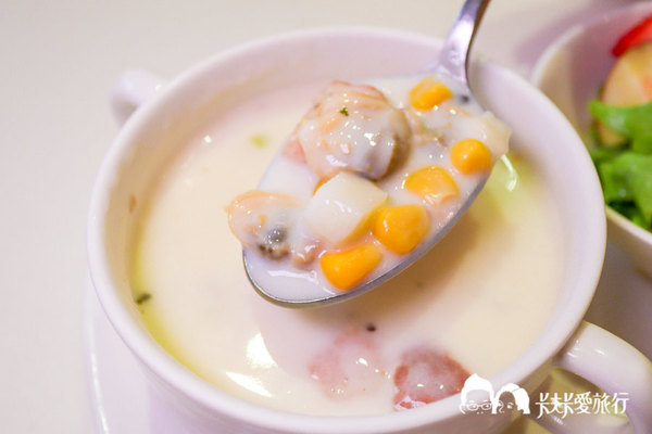 Oyami cafe：台北西門町下午茶-Oyami cafe｜龍蝦義大利麵霸氣登場夢幻甜點下午茶披薩