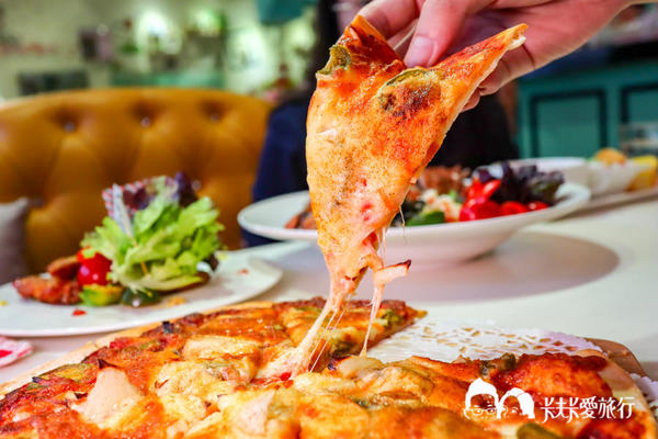 Oyami cafe：台北西門町下午茶-Oyami cafe｜龍蝦義大利麵霸氣登場夢幻甜點下午茶披薩