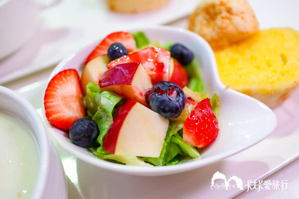 Oyami cafe：台北西門町下午茶-Oyami cafe｜龍蝦義大利麵霸氣登場夢幻甜點下午茶披薩