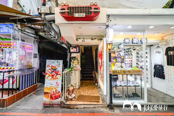 Oyami cafe：台北西門町下午茶-Oyami cafe｜龍蝦義大利麵霸氣登場夢幻甜點下午茶披薩