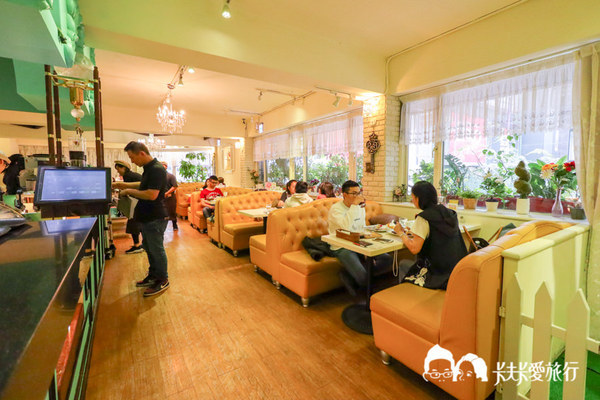 Oyami cafe：台北西門町下午茶-Oyami cafe｜龍蝦義大利麵霸氣登場夢幻甜點下午茶披薩