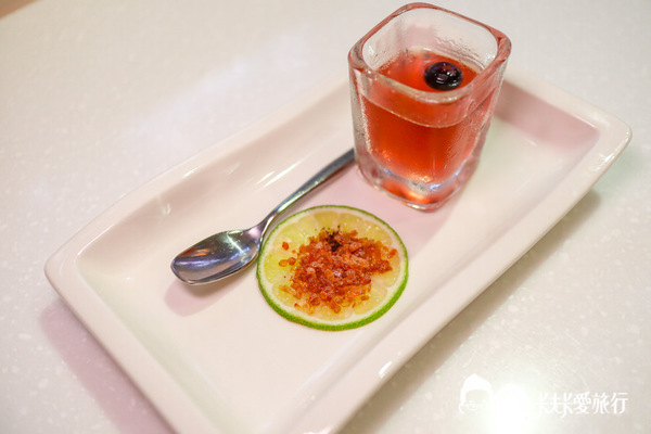 Oyami cafe：台北西門町下午茶-Oyami cafe｜龍蝦義大利麵霸氣登場夢幻甜點下午茶披薩