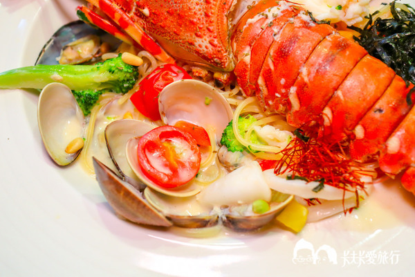 Oyami cafe：台北西門町下午茶-Oyami cafe｜龍蝦義大利麵霸氣登場夢幻甜點下午茶披薩