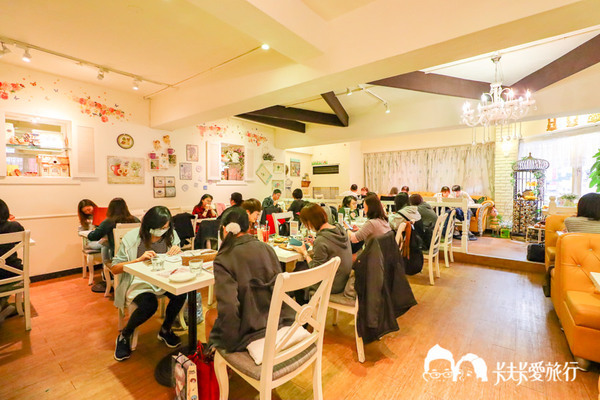 Oyami cafe：台北西門町下午茶-Oyami cafe｜龍蝦義大利麵霸氣登場夢幻甜點下午茶披薩