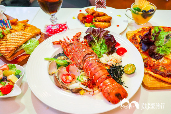 Oyami cafe：台北西門町下午茶-Oyami cafe｜龍蝦義大利麵霸氣登場夢幻甜點下午茶披薩