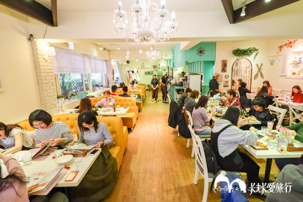 Oyami cafe：台北西門町下午茶-Oyami cafe｜龍蝦義大利麵霸氣登場夢幻甜點下午茶披薩