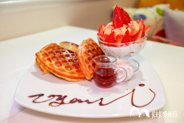 Oyami cafe：台北西門町下午茶-Oyami cafe｜龍蝦義大利麵霸氣登場夢幻甜點下午茶披薩