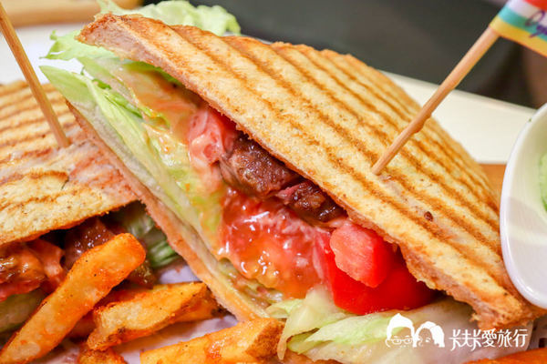 Oyami cafe：台北西門町下午茶-Oyami cafe｜龍蝦義大利麵霸氣登場夢幻甜點下午茶披薩