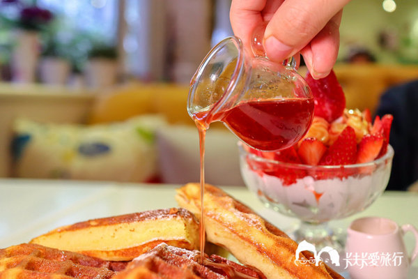 Oyami cafe：台北西門町下午茶-Oyami cafe｜龍蝦義大利麵霸氣登場夢幻甜點下午茶披薩