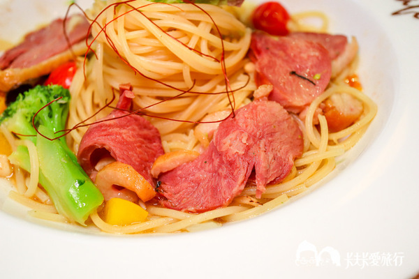 Oyami cafe：台北西門町下午茶-Oyami cafe｜龍蝦義大利麵霸氣登場夢幻甜點下午茶披薩