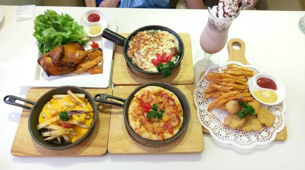 Oyami cafe：Oyami cafe-台北下午茶推薦  超少女風的西門町餐廳  義大利麵、鬆餅、飲品應有盡有