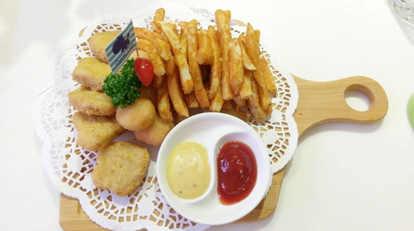 Oyami cafe：Oyami cafe-台北下午茶推薦  超少女風的西門町餐廳  義大利麵、鬆餅、飲品應有盡有