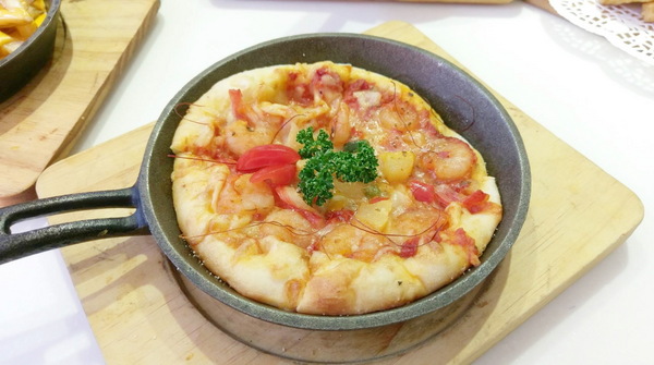 Oyami cafe：Oyami cafe-台北下午茶推薦  超少女風的西門町餐廳  義大利麵、鬆餅、飲品應有盡有