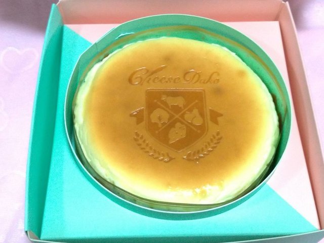 簡單真實的甜點，彌月蛋糕推薦~起士公爵/純粹原味+雪釀香芋乳酪蛋糕，不只漂亮.更是美味!