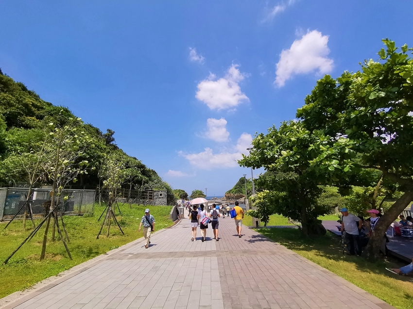 【基隆中正區景點】和平島海角樂園~通往傳說中秘境阿拉寶灣│海景雷達站咖啡│戶外玩沙玩水親子同樂 - 旅遊夜市趴趴走