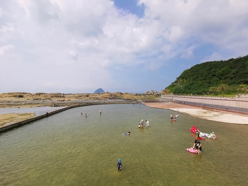 【基隆中正區景點】和平島海角樂園~通往傳說中秘境阿拉寶灣│海景雷達站咖啡│戶外玩沙玩水親子同樂 - 旅遊夜市趴趴走