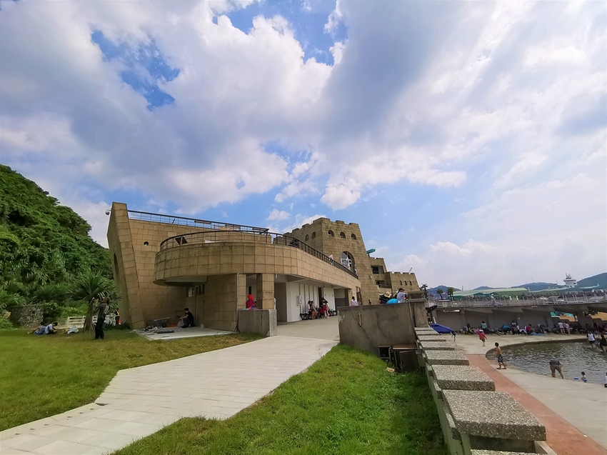 【基隆中正區景點】和平島海角樂園~通往傳說中秘境阿拉寶灣│海景雷達站咖啡│戶外玩沙玩水親子同樂 - 旅遊夜市趴趴走
