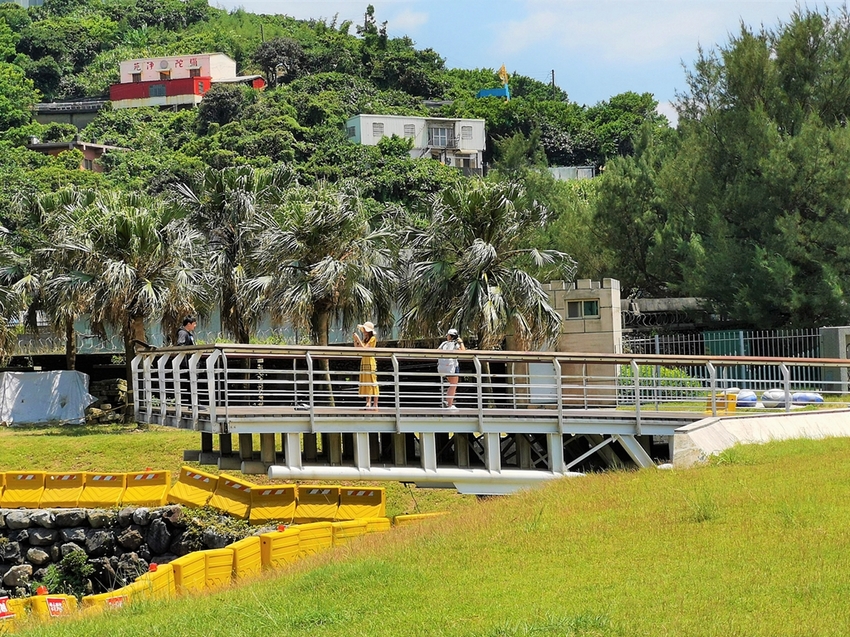 【基隆中正區景點】和平島海角樂園~通往傳說中秘境阿拉寶灣│海景雷達站咖啡│戶外玩沙玩水親子同樂 - 旅遊夜市趴趴走