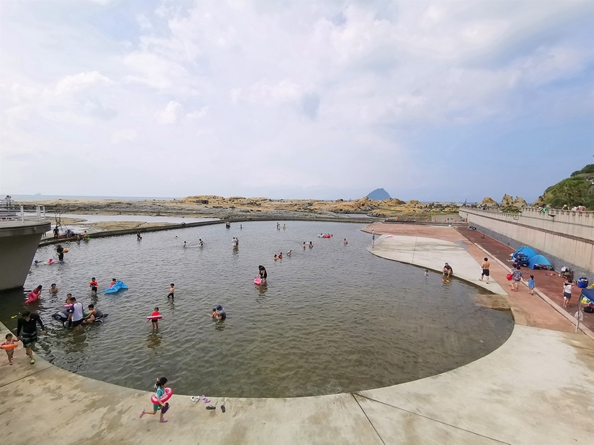 【基隆中正區景點】和平島海角樂園~通往傳說中秘境阿拉寶灣│海景雷達站咖啡│戶外玩沙玩水親子同樂 - 旅遊夜市趴趴走