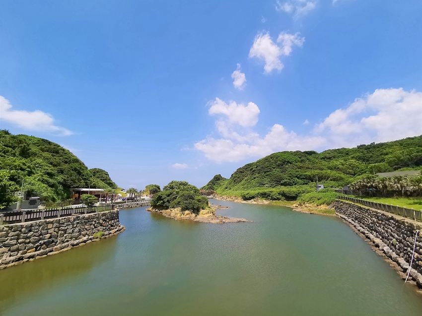 【基隆中正區景點】和平島海角樂園~通往傳說中秘境阿拉寶灣│海景雷達站咖啡│戶外玩沙玩水親子同樂 - 旅遊夜市趴趴走