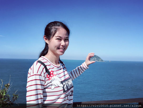 圓圓家出去玩-《基隆中正》軍事雷達站喝咖啡,270度的無敵海景,海天一色湛藍美景,還有絕美夕陽和平島通通看得到