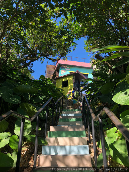 圓圓家出去玩-《基隆中正》軍事雷達站喝咖啡,270度的無敵海景,海天一色湛藍美景,還有絕美夕陽和平島通通看得到