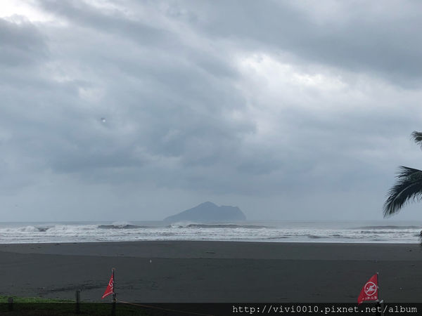 圓圓家出去玩-《基隆中正》軍事雷達站喝咖啡,270度的無敵海景,海天一色湛藍美景,還有絕美夕陽和平島通通看得到