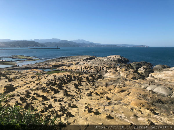 圓圓家出去玩-《基隆中正》軍事雷達站喝咖啡,270度的無敵海景,海天一色湛藍美景,還有絕美夕陽和平島通通看得到