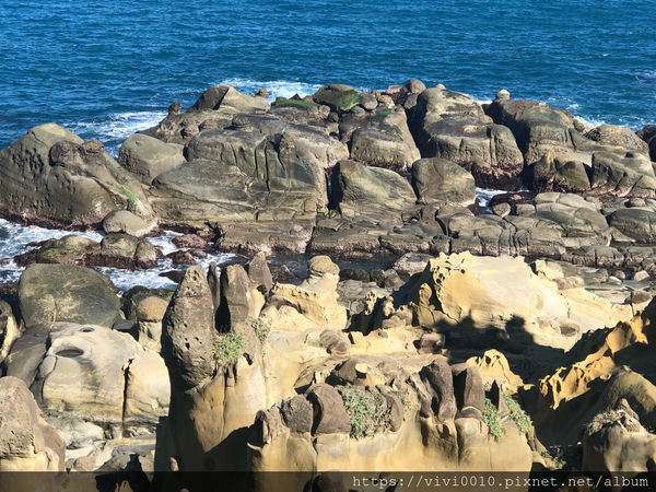 圓圓家出去玩-《基隆中正》軍事雷達站喝咖啡,270度的無敵海景,海天一色湛藍美景,還有絕美夕陽和平島通通看得到