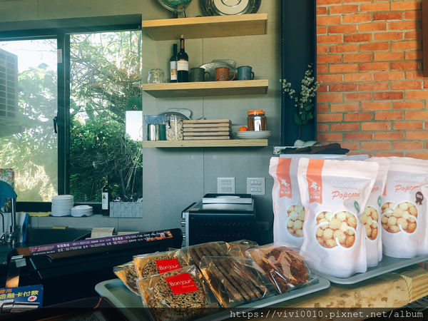 圓圓家出去玩-《基隆中正》軍事雷達站喝咖啡,270度的無敵海景,海天一色湛藍美景,還有絕美夕陽和平島通通看得到