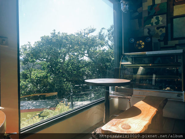 圓圓家出去玩-《基隆中正》軍事雷達站喝咖啡,270度的無敵海景,海天一色湛藍美景,還有絕美夕陽和平島通通看得到