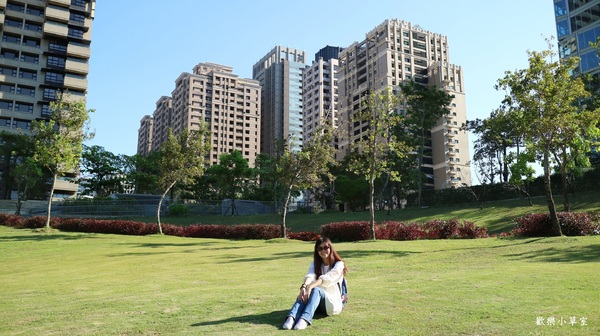 秋紅谷廣場：【台中旅遊】踏青散步的好地方-秋紅谷@西屯區